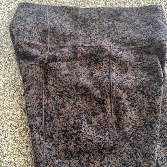 Women’s Athleta Salutation Stash Pocket Textured 7/8 Tight | XS | Coffee House - Picture 11 of 11